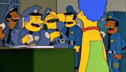Policjanci z Simpsonów śmieją się w pracy